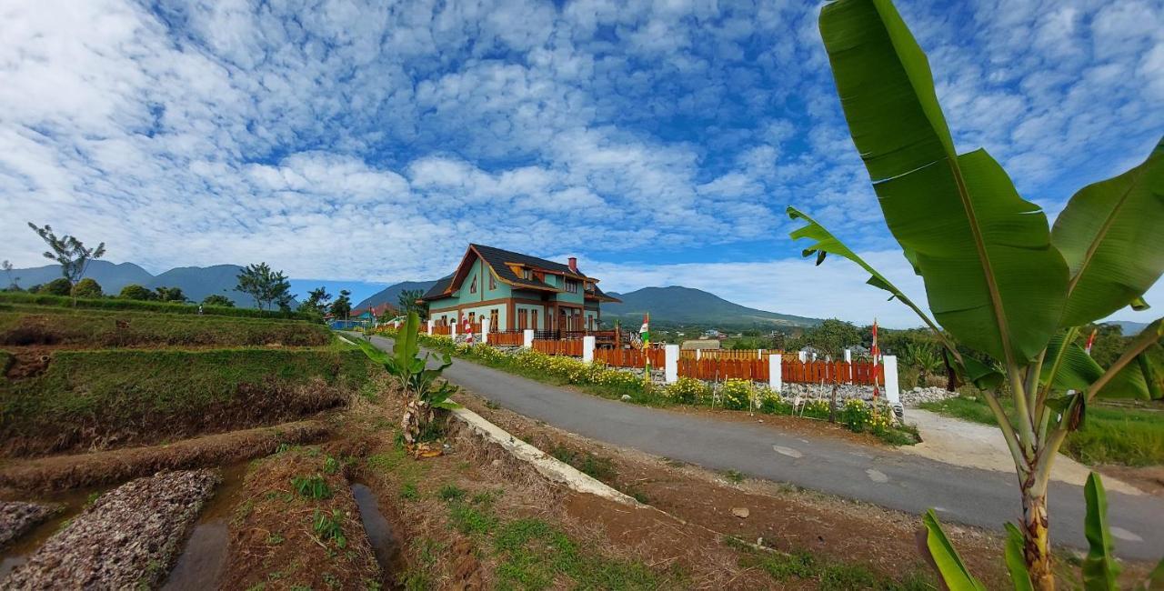 Kopa Hilltop - Family Guest Home Ruteng Exterior photo