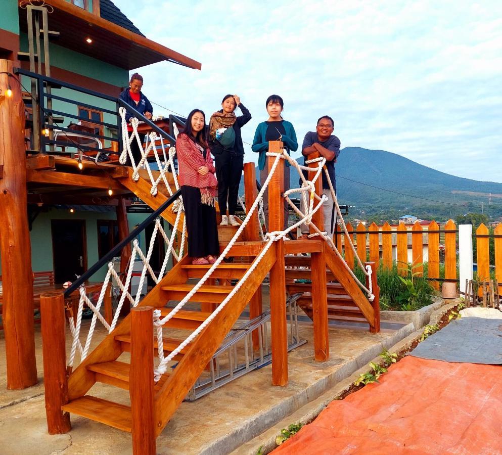 Kopa Hilltop - Family Guest Home Ruteng Exterior photo