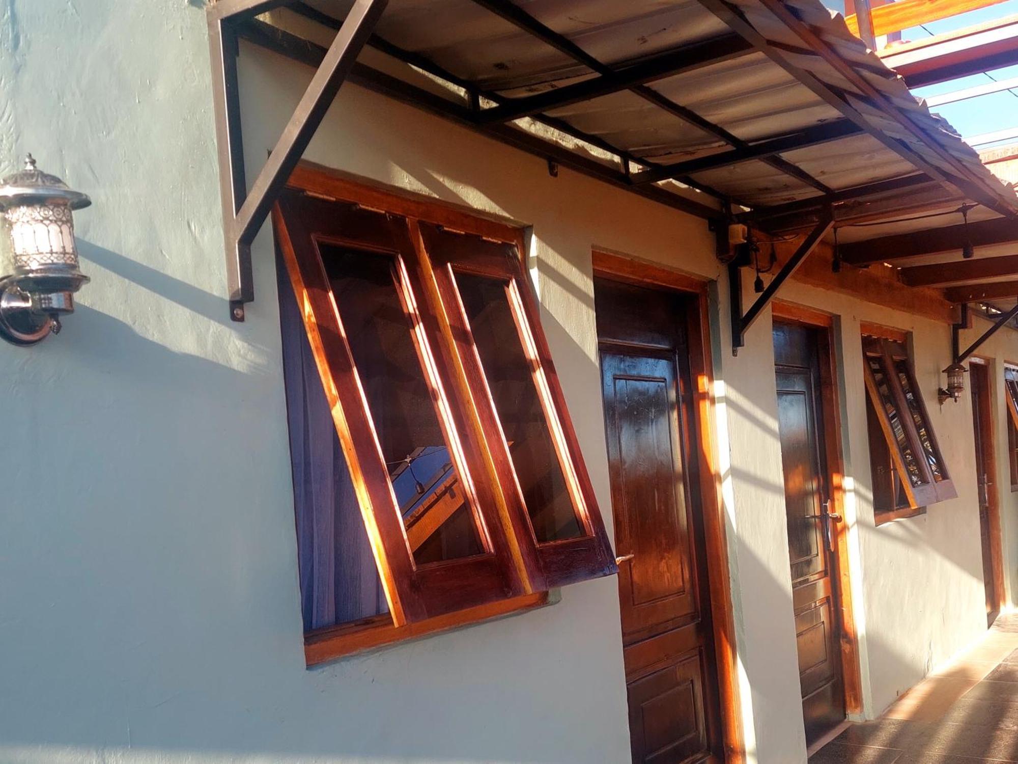 Kopa Hilltop - Family Guest Home Ruteng Room photo
